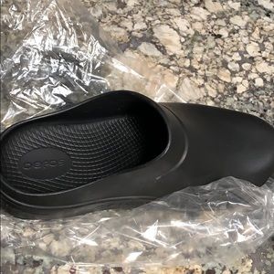 Oofos Black clogs